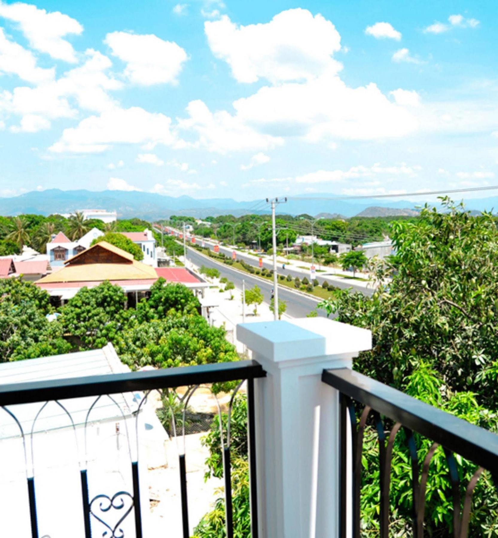 Allure Hotel Thuy Trieu Exterior photo