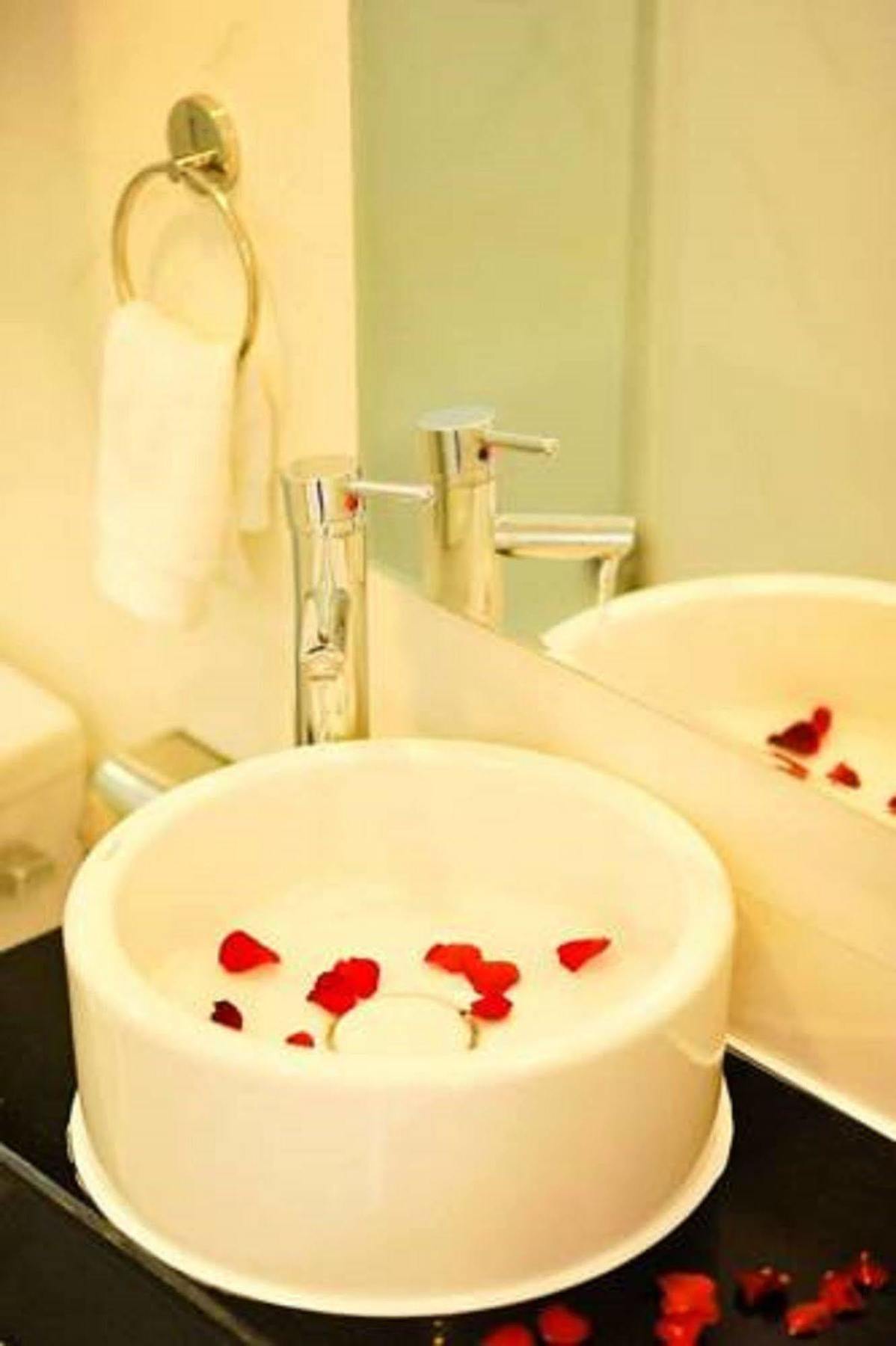Allure Hotel Thuy Trieu Exterior photo